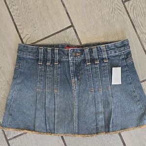 Red Hot Jean Blue Denim Cheerleader Mini Skirt Pleated Raw Hem Size 3 NWT